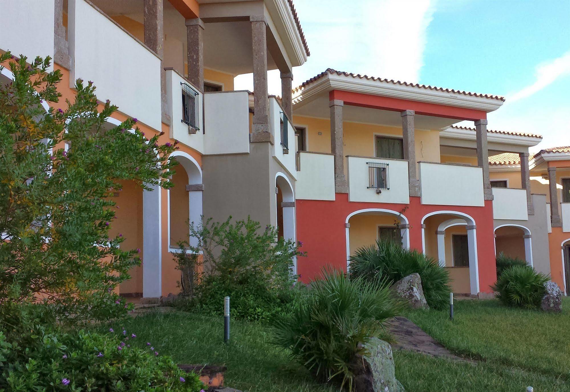 Residenza Le Farfalle Tergu Exterior foto